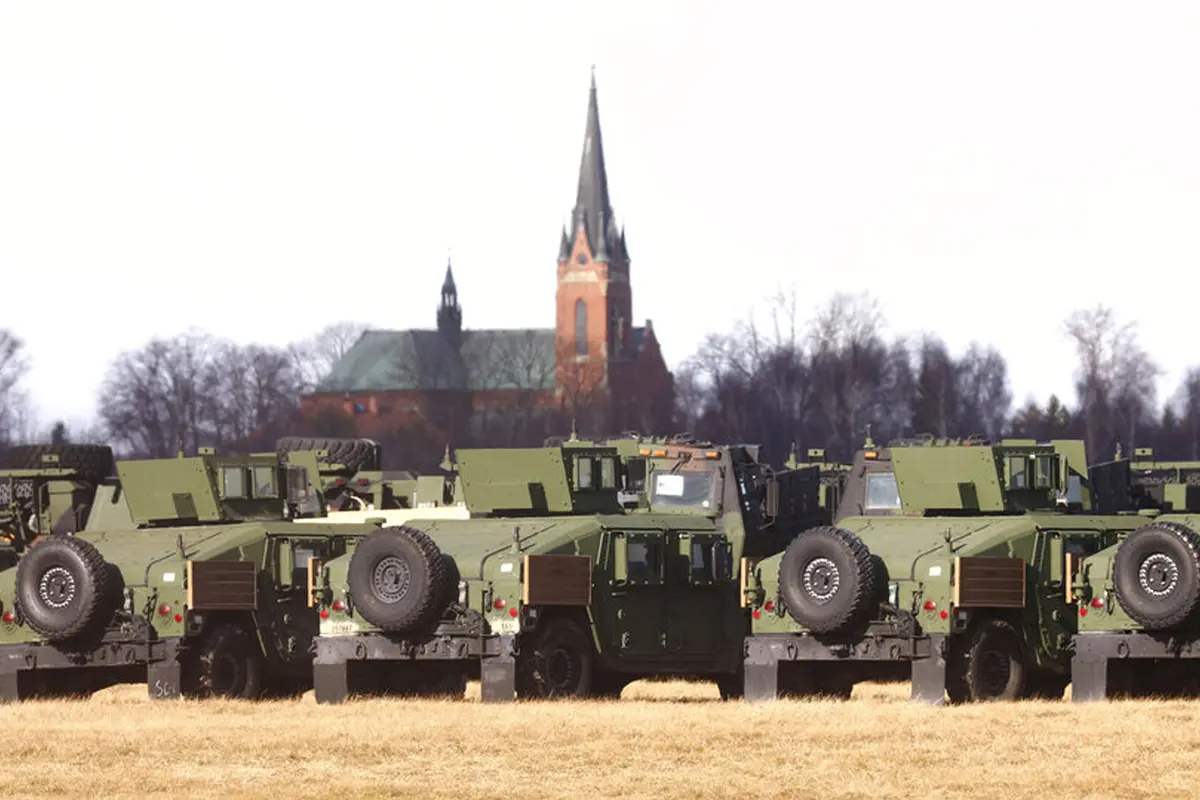 FOTO: Rusia - Ukraina Memanas, AS Kerahkan 4.700 Tentara Tambahan ke Polandia