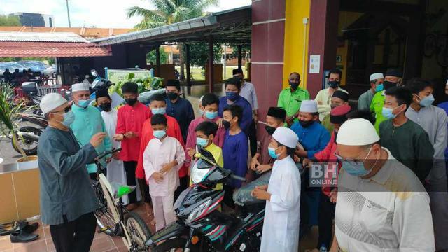 Masjid Ini Hadiahi Sepeda Motor Baru untuk Jemaah yang Salat 40 Hari Berturut-turut