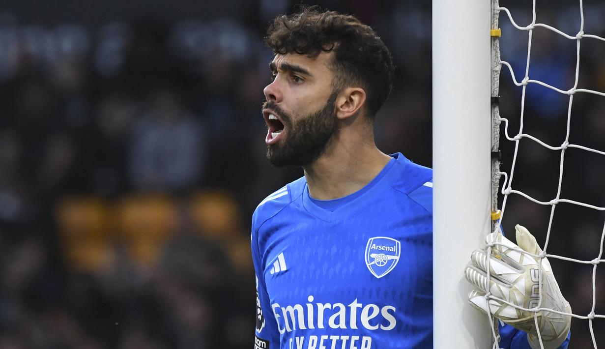 Kiper Arsenal, David Raya berteriak kepada rekan-rekannya saat menghadapi Wolverhampton Wanderers pada laga pekan ke-33 Premier League 2023/2024 di Molineux Stadium, Wolverhampton, Sabtu (20/4/2024). (AP Photo/Rui Vieira)