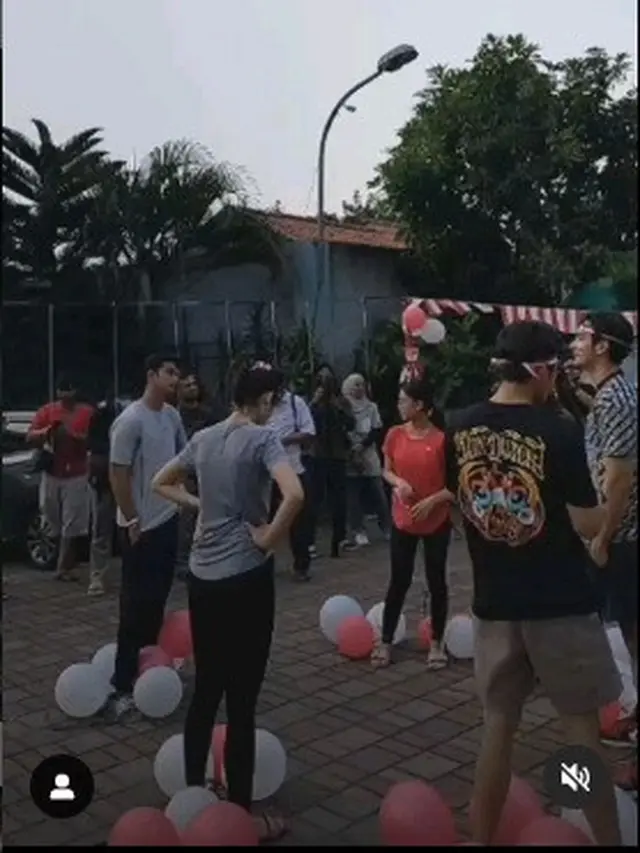 Lomba 17 Agustus di lokasi syuting Buku Harian Seorang Istri (Foto: Instagram just_mejxxv)
