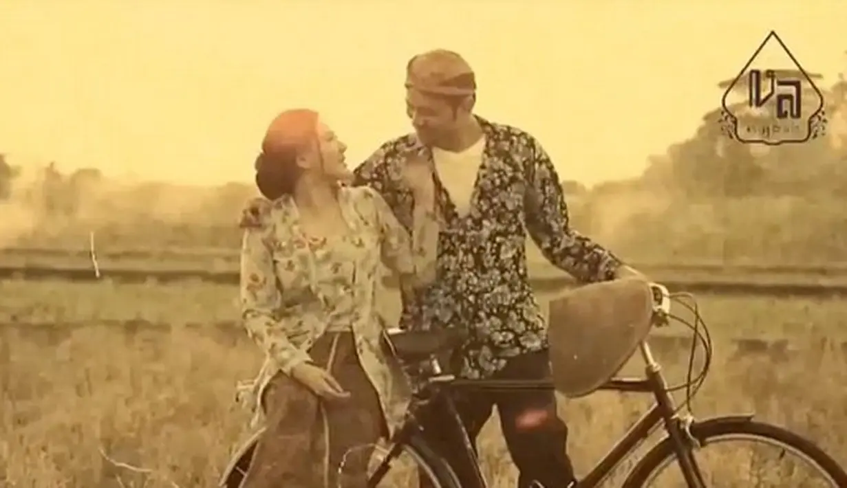 Penyanyi Vicky Shu baru saja menikmati hari-harinya sebagai pengantin baru. Namun bulan madunya kali ini sedikit agak terganggu lantaran akan dipanggil penyidik terkait kasus penipuan yang dilakukan biro perjalanan First Travel. (Instagram/vickyshu)