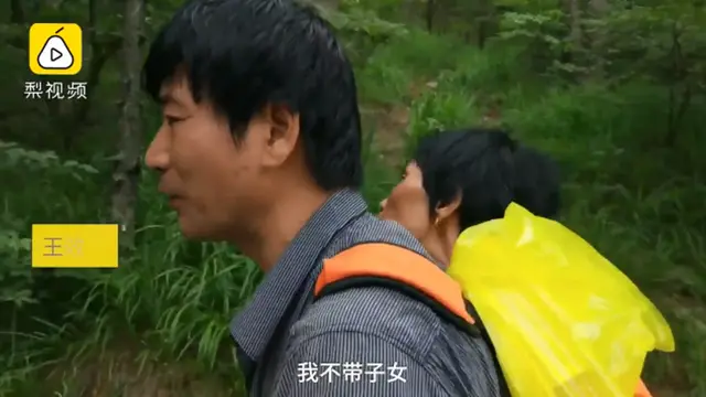 True Story! Namanya Juga Cinta, Suami Gendong Istrinya yang Lumpuh Untuk Menjelajah Dunia Bersama