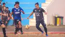 Pemain berebut bola saat laga Liga Ayo Jakarta 2019. (Liga Ayo)