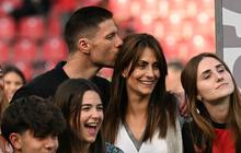 FOTO: Kemesraan Xabi Alonso dan Istri Rayakan Bayer Leverkusen Juara Bundesliga Tanpa Kekalahan
