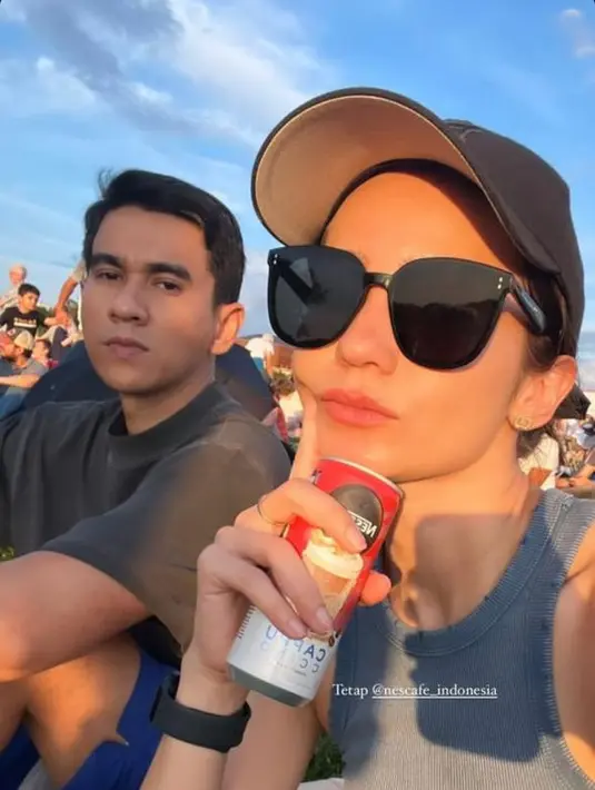 Lewat unggahan di Instagram, aktris 30 tahun itu memperlihatkan kehidupan barunya di Negeri Paman Sam. [Foto: IG/enzystoria].