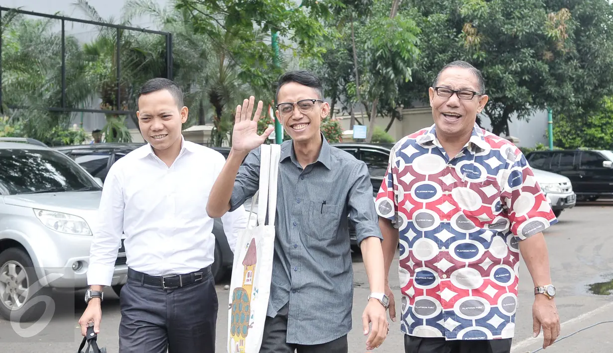 Ario Kiswinar memenuhi panggilan penyidik Resmob Polda Metro Jaya, Jakarta, Jumat (14/10). Kiswinar dimitai keterangan terkait pelaporannya tentang pencemaran nama baik yang diduga dilakukan Mario Teguh. (Liputan6.com/Yoppy Renato) 