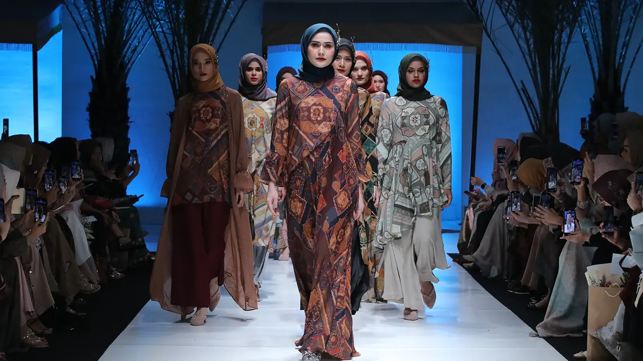 First Light, Debut Fashion Show Heaven Lights