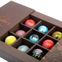 Produk best-seller dari Kaybee's, The Box of 9 Chocolate Bon-bons yang kini hadir dengan varian rasa dan warna unik. Foto: Document/Kaybee's.