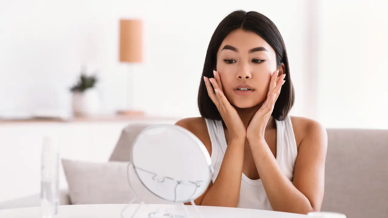 Over Skincare Bikin Breakout? Bongkar Rahasia Kulit Sehat dengan Rutinitas Minimalis