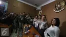 Polda Metro Jaya menunjukkan barang bukti kasus yang melibatkan spiritualis Aa Gatot Brajamusti di Jakarta, Rabu (31/8). (Liputan6.com/Immanuel Antonius)
