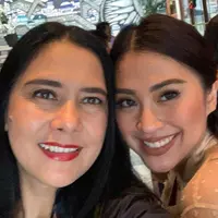 Tyna Kanna dan Lydia Kandou (Sumber: Instagram/lydiakandou_)