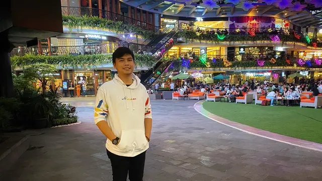 6 Potret Terbaru Adam Rama, Pemeran Hisyam ‘Tukang Bubur Naik Haji’