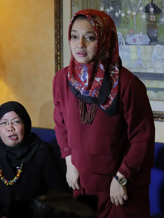 Beberapa hari lalu, Titing Suryana Sarani melalui kuasa hukumnya, Djamaluddin melakukan somasi pada Marissa Haque. Kasus ini berawal dari kontrak kerja yang telah disepekati antara kedua belah pihak. (Deki Prayoga/Bintang.com)