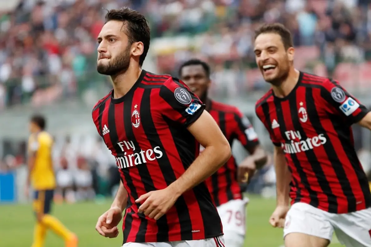 Gelandang AC Milan, Hakan Calhanoglu.
