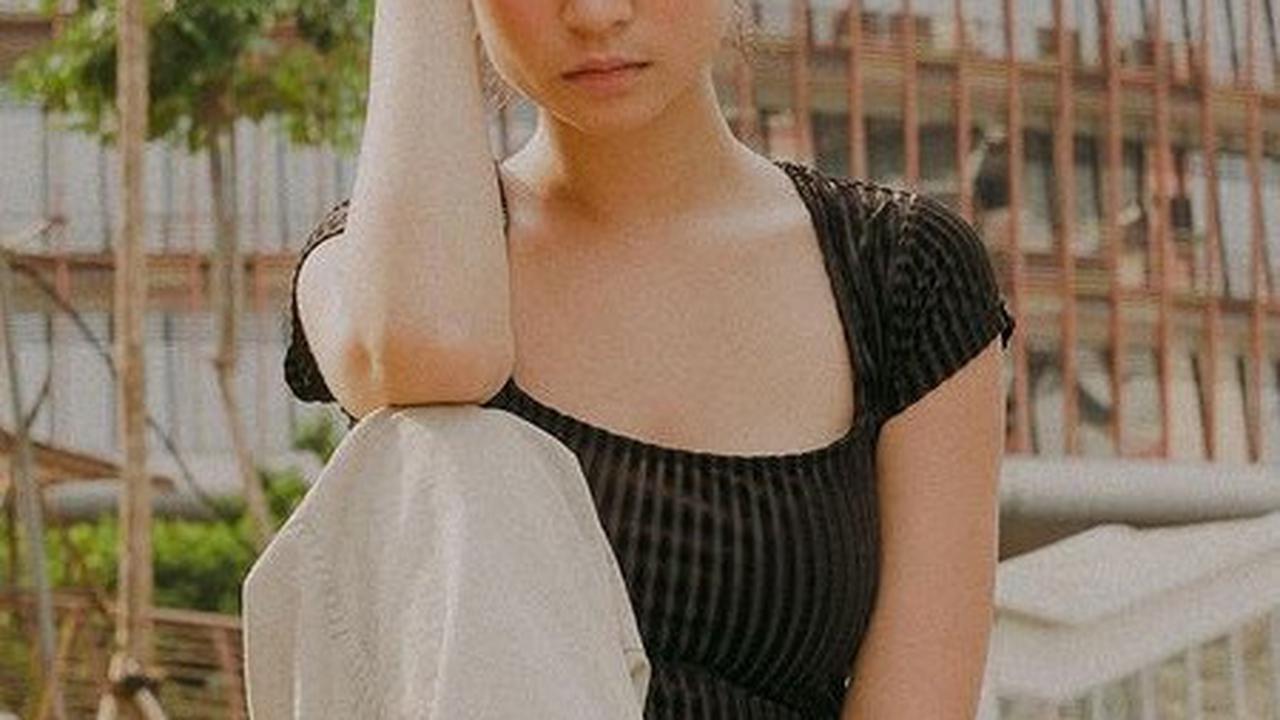 Sejak pertama kali jadi artis, Asha sudah masuk ke dunia sinetron. Ia menjadi bintang tamu di tayangan <i>Kun Fayakun</i> lalu berlanjut menjadi pemain tetap di <i>Tamu Tak Diundang</i>.