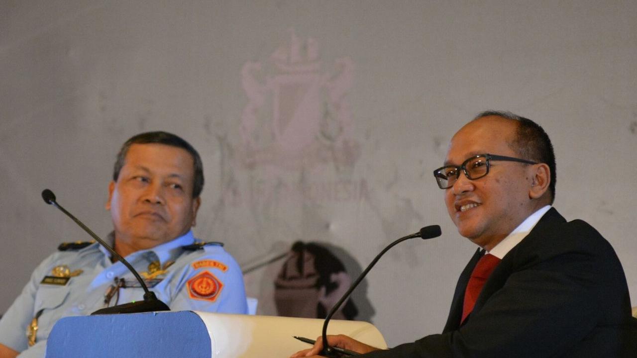 Presiden Joko Widodo (Jokowi) menunjuk Rosan Perkasa Roeslani untuk menduduki jabatan Wakil Menteri Badan Usaha Milik Negara (BUMN) pada Reshuffle Kabinet di Istana Negara, Senin (17/7).