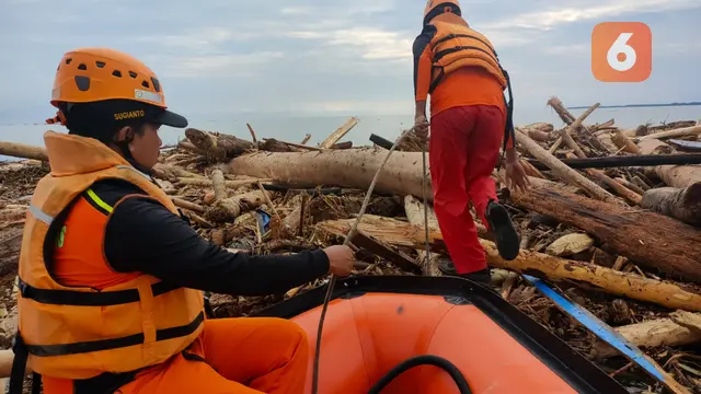 pencarian korban hilang akibat banjir di Parigi Moutong