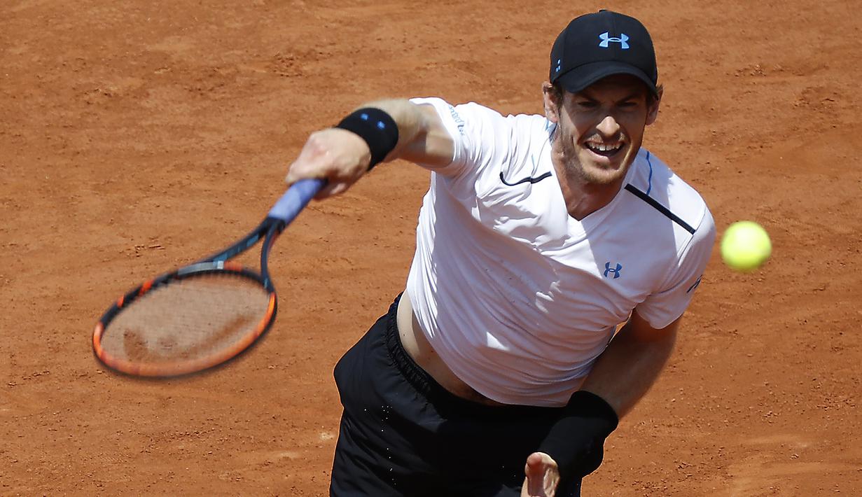 Petenis asal Inggris, Andy Murray, saat pertandingan melawan petenis Slovakia, Martin Klizan pada babak kedua Prancis Terbuka di Stadion Roland Garros, (01/06/2017). Murray menang dengan 6-7, 6-2, 6-2, 7-6.(EPA/Etienne Laurent)