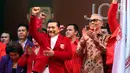 AM Hendropriyono bersama Try Soetrisno saat deklarasi dukungan untuk Jokowi maju di Pilpres 2019, Jakarta, Senin (12/6). PKPI menilai Jokowi berhasil menerapkan pembangunan dengan kebijakan Indonesiasentris.‎ (Liputan6.com/Johan Tallo)
