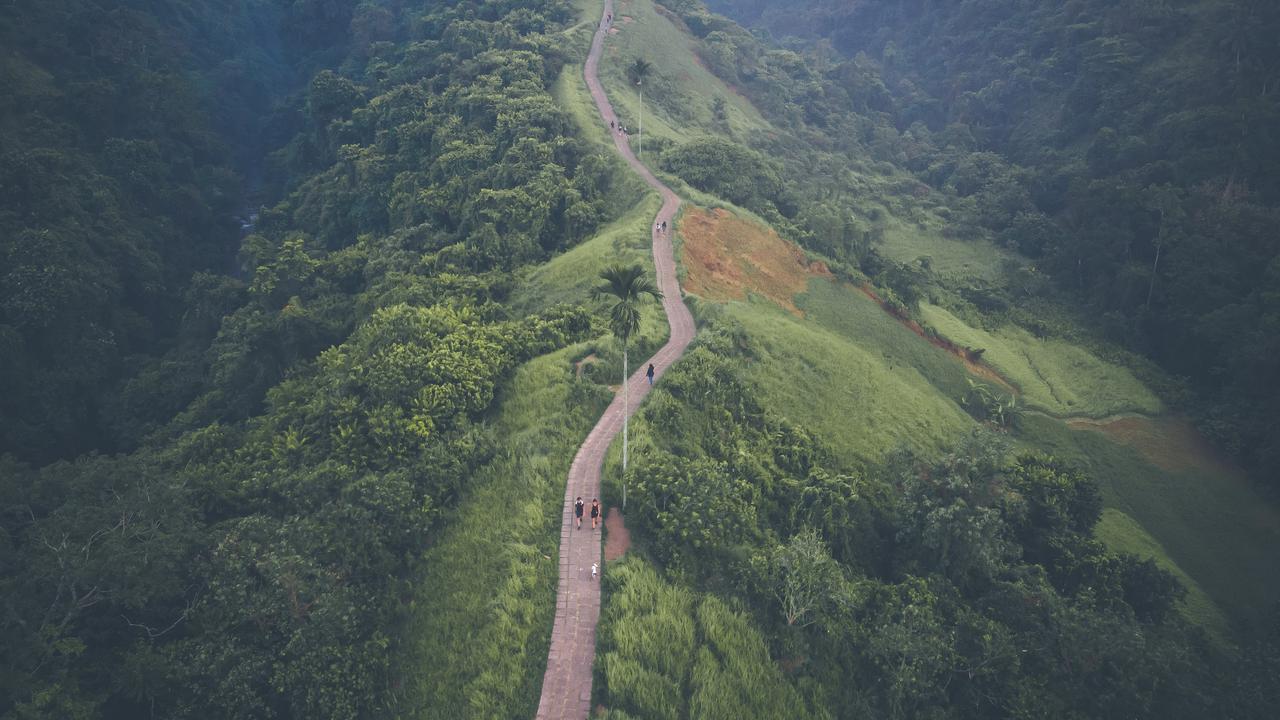 Deretan Bukit di Indonesia Memiliki Ciri Khas dan Daya Tarik Tersendiri