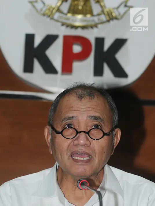 Ketua KPK Agus Rahardjo memberi keterangan terkait korupsi pembangunan RTH di Kota Bandung, Jakarta, Jumat (20/4). Kadis DPKAD Hery Nurhayat dan mantan anggota DPRD Bandung Tomtom Dabbul Qomar serta Kadar Slamet jadi tersangka. (Merdeka.com/Dwi Narwoko)