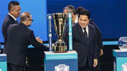 Ketua PSSI, Erick Thohir, hadir dalam acara drawing Piala AFF 2026 di Studio RCTI+ Kebun Jeruk, Jakarta, Kamis (15/1/2025). (Bola.com/Nur Iman Ali)