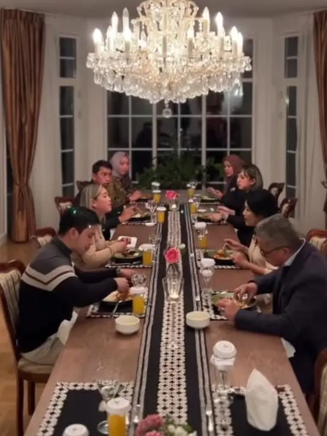 Jordi Onsu masak ayam geprek di Belanda