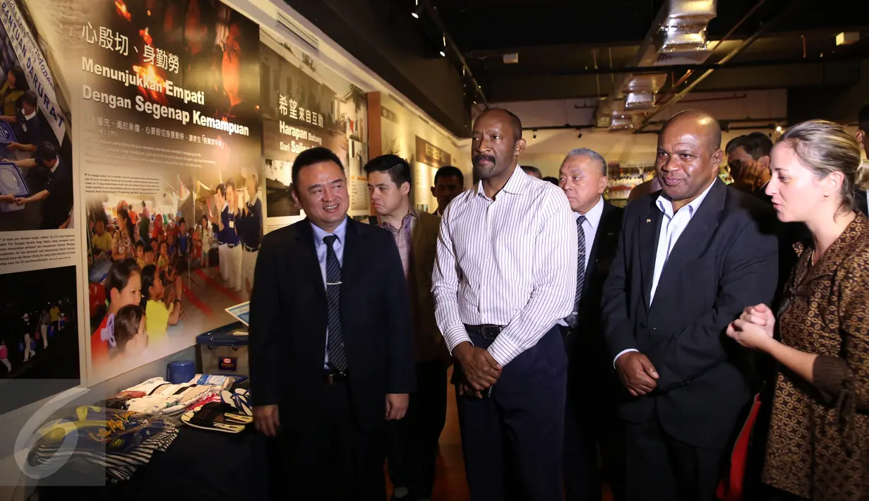 Wakil Presiden Negara Republik Seychelles Mr Vincent Meriton saat mengunjungi Yayasan Buddha Tzu Chi Indonesia di Jakarta, Rabu (8/3). Kunjungan tersebut dalam agenda kerjanya di Jakarta. (Liputan6.com/JohanTallo)