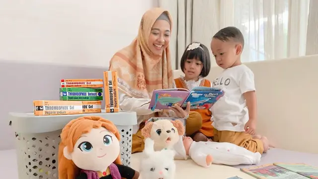 Jarang Tersorot, Ini 5 Potret Poppy Bunga Momong Buah Hatinya