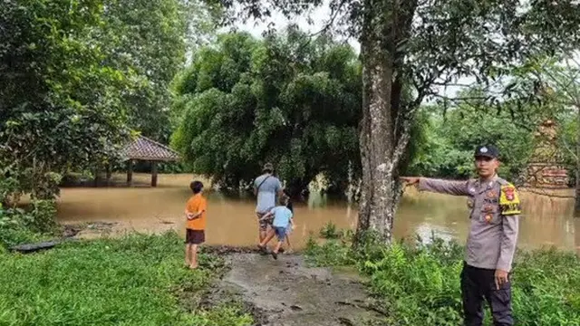 Banjir luapan Sungai Neki akibat tingginya curah hujan merendam sedikitnya 13 hektare lahan pertanian milik warga di Way Kanan, Lampung.