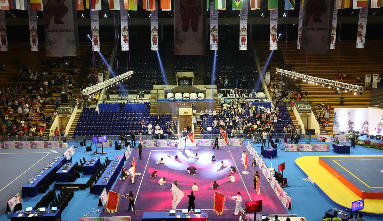 Pembukaan Kejuaraan Wushu Dunia 2015 di Istora, Senayan, Jakarta, Sabtu (14/11/2015). (Bola.com/Nicklas Hanoatubun)