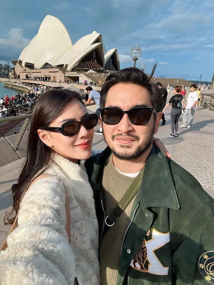Syahnaz Sadiqah baru saja pulang liburan dari Australia bersama sang suami, selama di negeri Kangguru dia selalu membagikan keseruannya