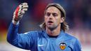 Timo Hildebrand. Kiper yang kini berusia 43 tahun dan telah pensiun pada Januari 2015 bersama Eintracht Frankfurt ini tercatat pernah memperkuat satu klub di Liga Spanyol yaitu Valencia. Ia membela Valencia selama 1,5 musim pada 2007/2008 hingga tengah musim 2008/2009 dengan mencatatkan 26 penampilan di La Liga Spanyol dengan torehan 7 kali clean sheet dan kebobolan 40 gol. Satu trofi Copa Del Rey behasil direbutnya pada musim 2007/2008. (AFP/Javier Soriano)