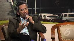Anggota FPDI-P, Randy Lamajido menjadi salah satu pembicara dalam diskusi Forum Legeslasi bertajuk "RUU Jasa Konstruksi " di Jakarta, Selasa (30/3/2015). (Liputan6.com/Helmi Afandi)
