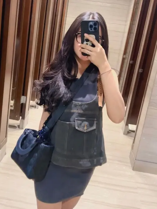 Bella dikabarkan hamil sekitar sebulan setelah resepsi pernikahannya di Ngawi. [Instagram.com/bellabonita_r.a]