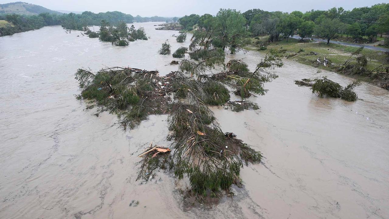 FOTO: Banjir Bandang Terjang Texas, 24 Orang Tewas dan Puluhan Hilang
