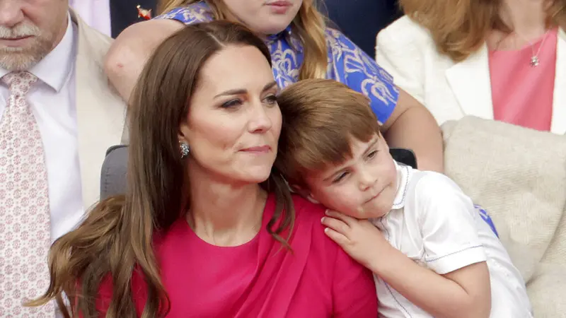 Kate Middleton dan Pangeran Louis. (Chris Jackson/Pool Photo via AP)