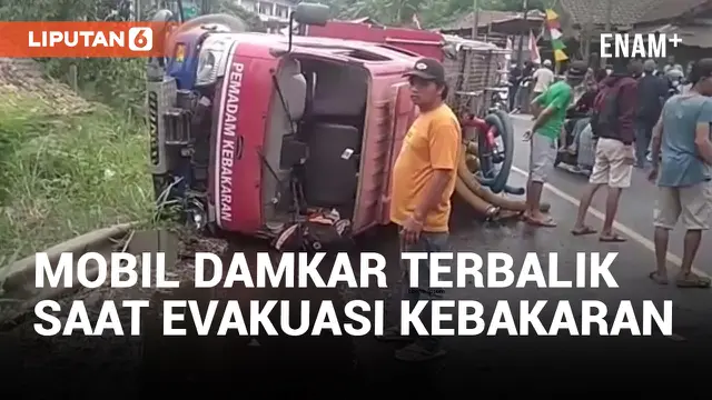 Mobil Pemadam Kebakaran Terbalik saat Evakuasi Kebakaran