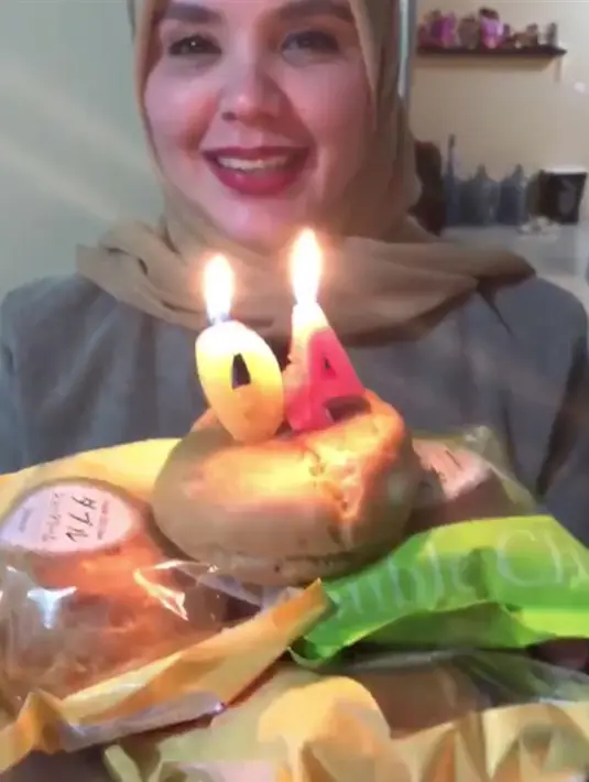 Ungkapan bahagia Bekti diluapkan lewat tulisan di akun Instagramnya. Ia menuliskan rasa syukur dan terima kasih kepada sang istri yang telah berperan penting dalam kehidupannya selama ini. (Instagram/indrabekti)