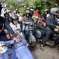 Komunitas pecinta vespa mengajak penyandang disabilitas mengunjungi Museum Nasional dan Balai Kota DKI Jakarta, Sabtu (14/4). Kegiatan bertajuk Grebek Museum tersebut digagas oleh komunitas Vespagraphy. (Liputan6.com/Johan Tallo)