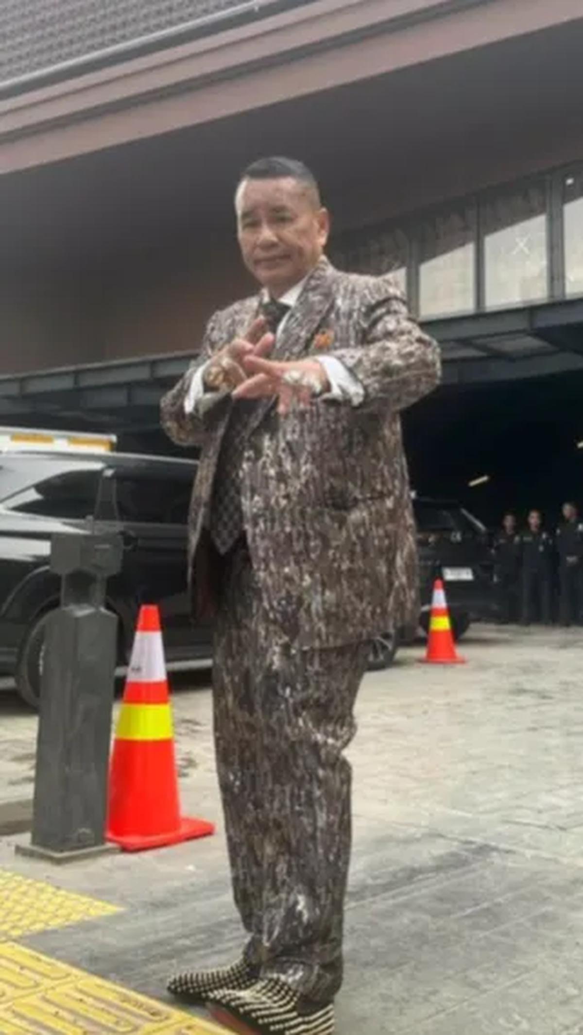 Komentar Warganet untuk Hotman Paris