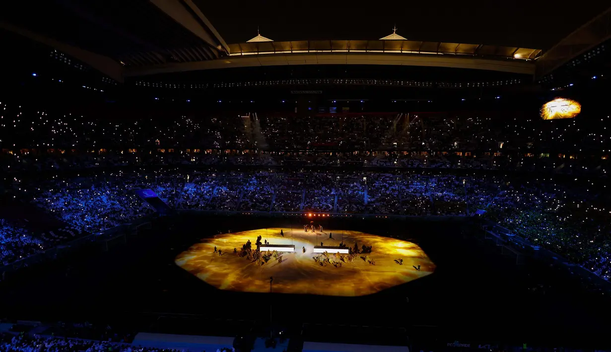 <p>Penari tampil saat upacara pembukaan Piala Dunia 2022 di Stadion Al-Bayt, Qatar, Minggu (20/11/2022). (AFP/Odd Andersen)</p>