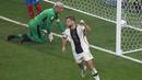 Empat menit berselang, Niclas Fuellkrug berhasil membawa Jerman menang dengan skor 4-2. (AP/Ariel Schalit)