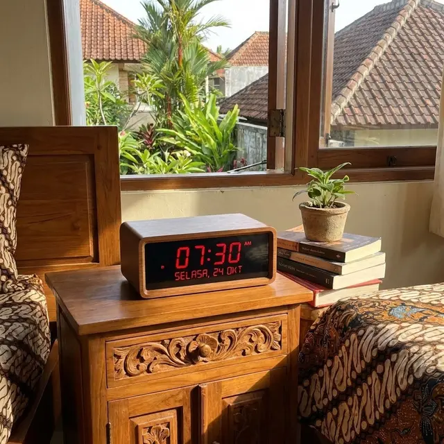 Jam Meja Digital