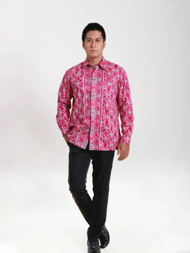 Cantiknya Batik Koleksi Terbaru dengan Nuansa Pink dan Bermotif Floral Rancangan Nadia Stefanie