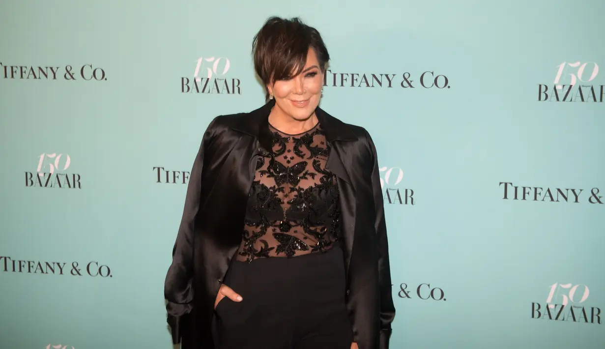 "Kris membersihkan jadwaknya dan akan pergi ke Claveland untuk membantu Khloe melahirkan dan mengurus anaknya nanti," ujar sumber. (BRYAN R. SMITH / AFP)