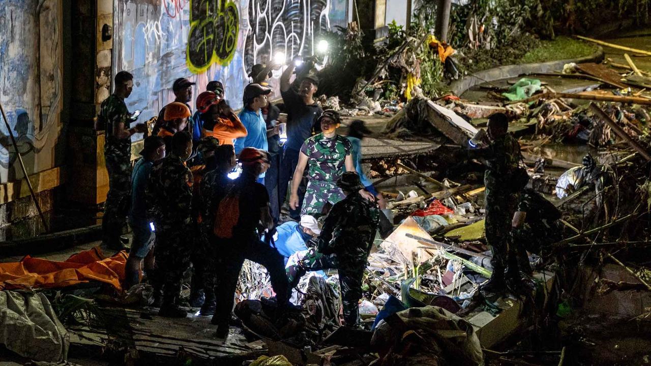 FOTO: Banjir Bali Renggut 16 Nyawa, Tim SAR Terus Cari Korban Hilang