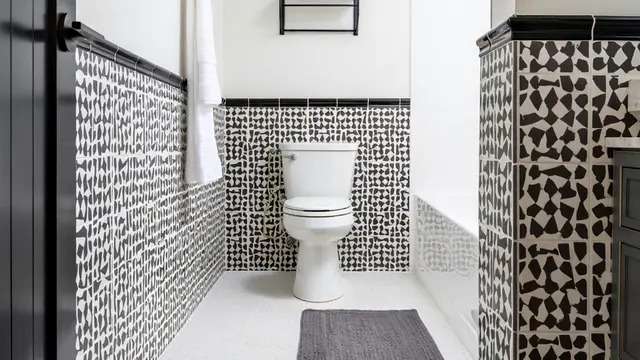 Desain Kamar Mandi Sederhana dengan Kloset Duduk Budget Minim