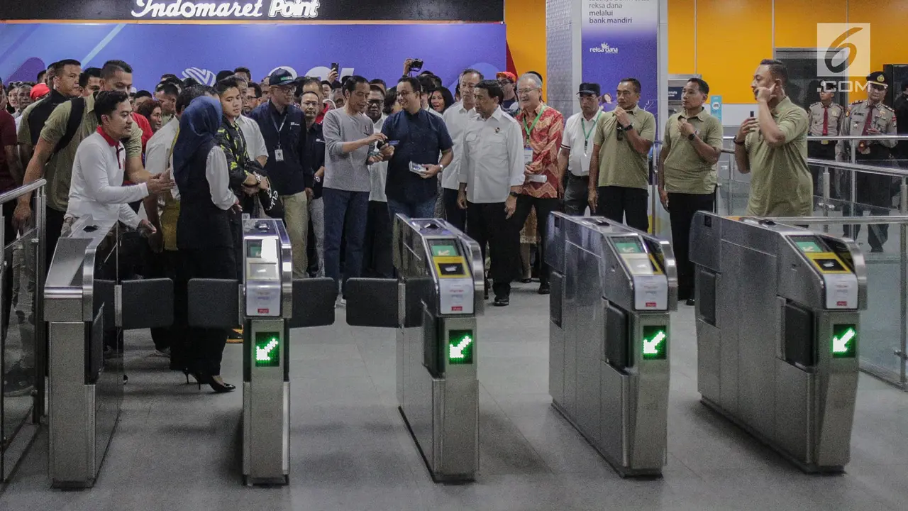 Resmikan MRT, Begini Gaya Santai Jokowi