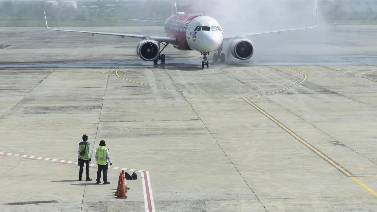 "Jelajahi destinasi terbaik Malaysia ke Kuala Lumpur dan Penang dengan biaya Rp0 terbang dari&nbsp;Jakarta, Bali, Medan, Pekanbaru, Kertajati dan Padang," mengutip keterangan AirAsia.